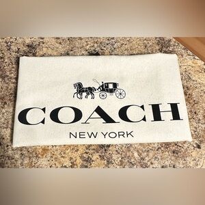 Coach dusty NWOT. Size approximately 24 3/4 x 25 1/2.